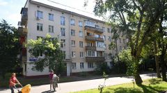 В Москве в рамках реновации сносят пятиэтажку на улице Красных Зорь