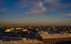 Почти 30 объектов недвижимости, принадлежащих Петербургу, продадут с торгов