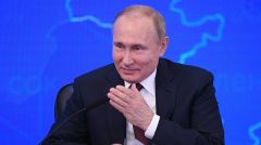 Путин: надо оградить граждан от рисков застройщиков