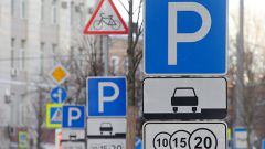 Эксперт назвал причины, мешающие создавать платные парковки в столичных дворах