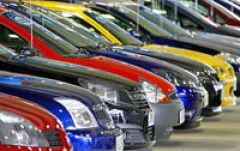 Продажи новых автомобилей в России существенно сократились