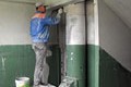Подъезды в московских домах ремонтируют с грубейшими нарушениями