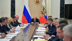 Путин поручил увеличить участие регионов при расселении аварийного жилья