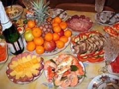 Московские власти намерены проконтролировать цены на новогодние продукты